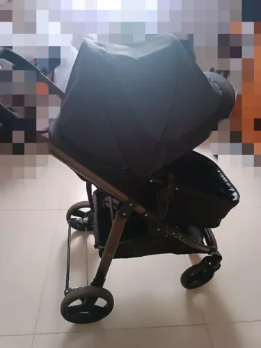 Carrinho de bebê Galzerano + bebê conforto com base 550,00