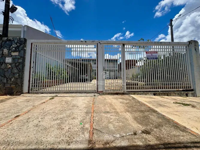Casa com 3 dormitórios à venda, 132 m² por R$ 450.000,00 - Jardim Paraíso II - Botucatu/SP