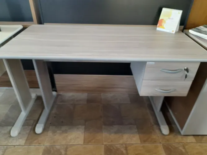 Mesa reta com 2 gavetas - nova
