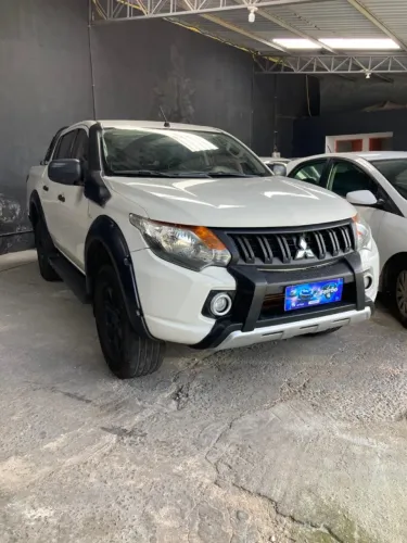 Mitsubishi L200 Triton Sport Outd. GLX 2.4 4X4 Mec. 2020