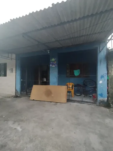 Sala área cozinha dois quartos um banheiro um quintal 