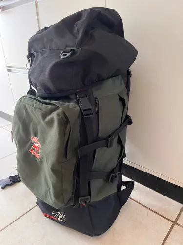 Mochila 75L Trilhas e Rumos + material de camping