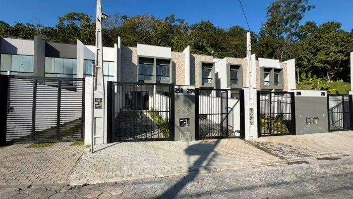 Sobrado com 2 suítes para alugar, 80 m² por R$ 2.400/mês - Itoupavazinha - Blumenau/SC
