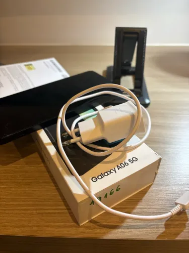 Samsung Galaxy A06 128 GB - praticamente novo