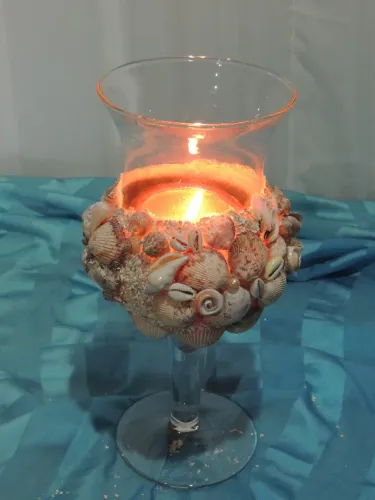 Luminária em vidro com conchas 