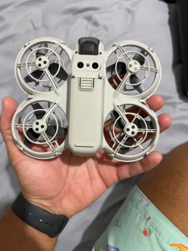 DJI neo 
