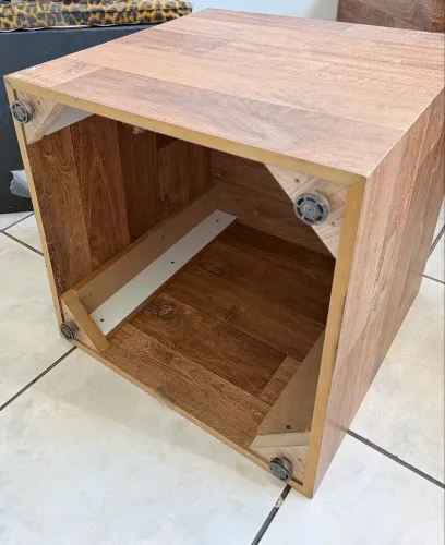 Vendo puff de madeira 