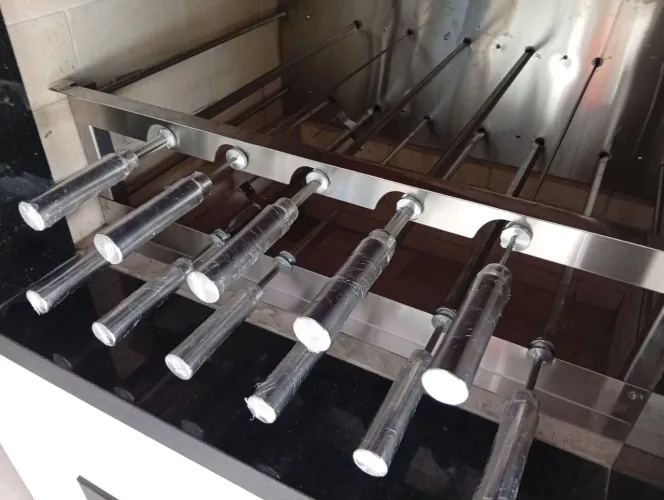 Churrasqueira rotativa em inox sob medida 11 espetos padrão luxo