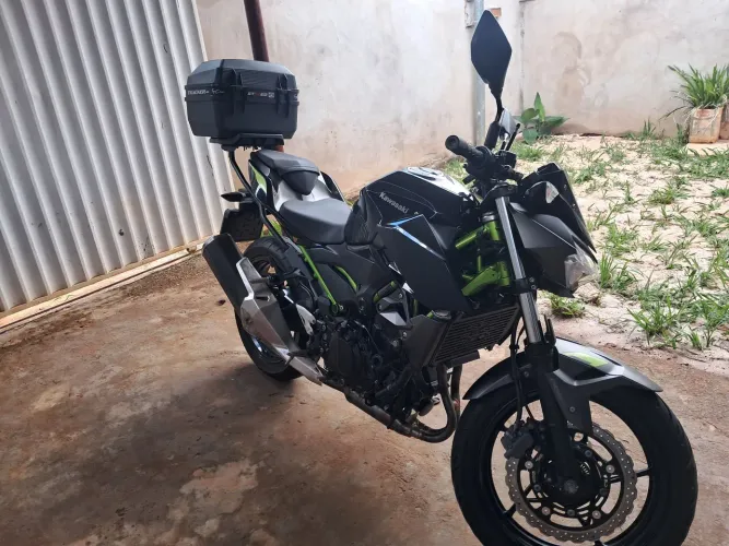 Vendo  essa z400  2023   moto 100%