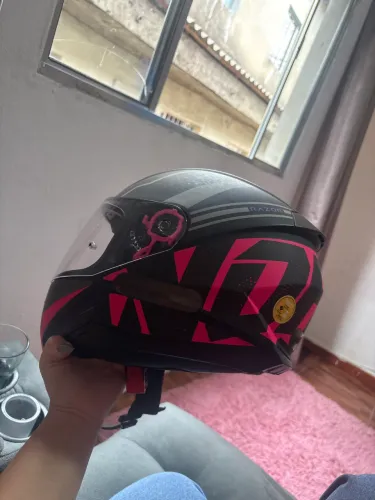 ?Capacete Norisk Preto com Rosa