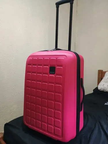 Mala de viagem rosa 23kg American Tourister (acompanha cadeado TSA)