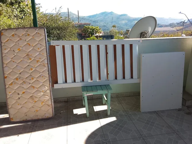 Vende-se berço desmontado com colchão