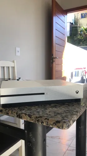 Xbox one S braco + 2 controles