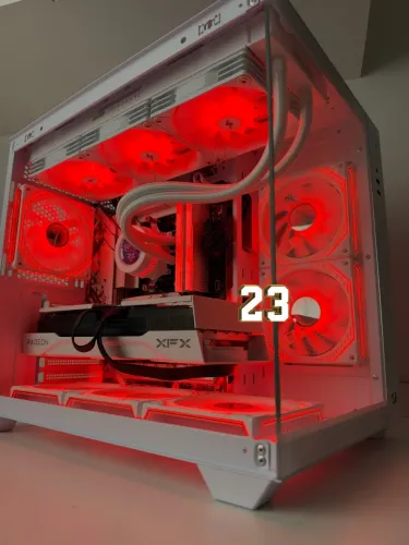 PC GAMER RYZEN 7 7800X3D/ 32GB 6000MHZ/ RX 9070 16GB @23GAMER_