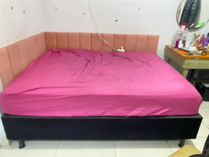 Cama box Queen, colchão Plumatex e base