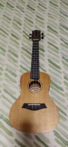 Ukulele Tagima concert 43k 