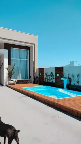Casa de praia com piscina. Independente 