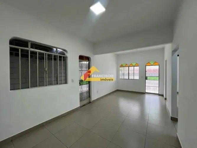 Casa localizada no bairro Planalto