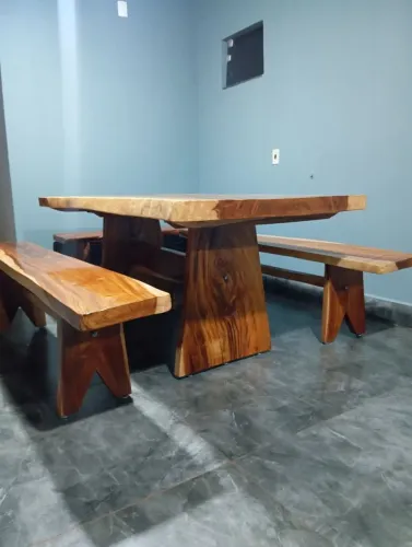 Mesa de jatobá 