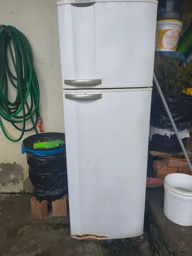 Venda geladeira com defeito