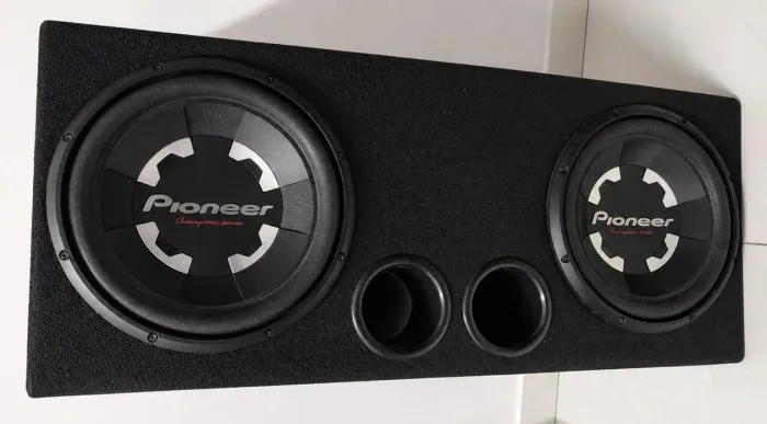 Caixa selada com subwoofer duplo Pioneer 12' Champion Series
