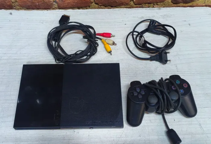 Playstation 2 Slim.
