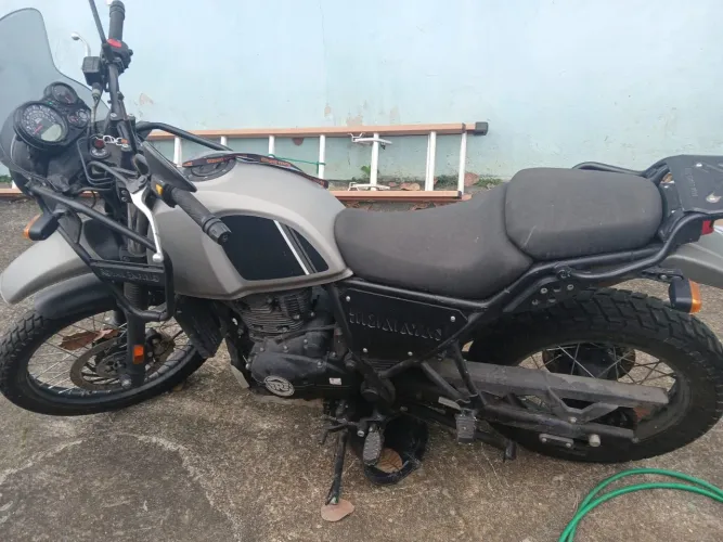 ROYAL ENFIELD HIMALAYAN 411 ? 2024<br><br>? À VENDA ? APENAS 4.479 KM RODADOS 
