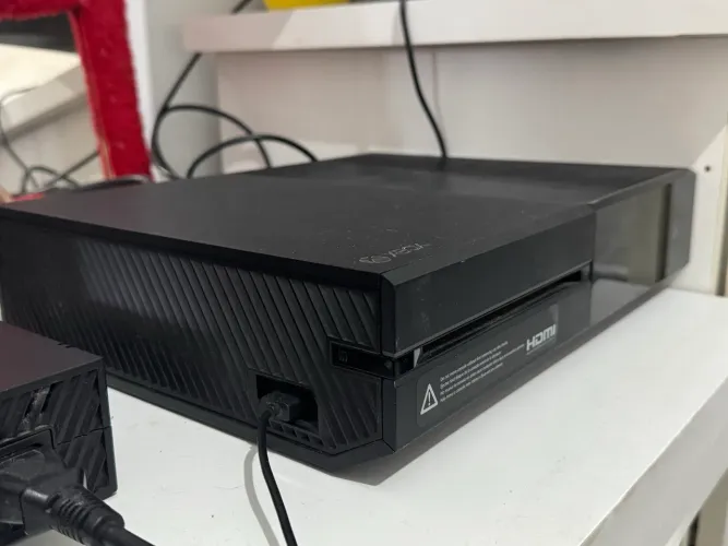 Xbox One Fat 500GB + Kinect + Controle + Cabos (Perfeito Estado)