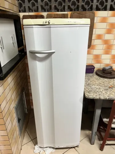 Vendo  geladeira eletrolux