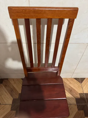 Conjunto completo em madeira maciça. Mesa 100% Pequi do Mato com 10 cadeiras de Angico.