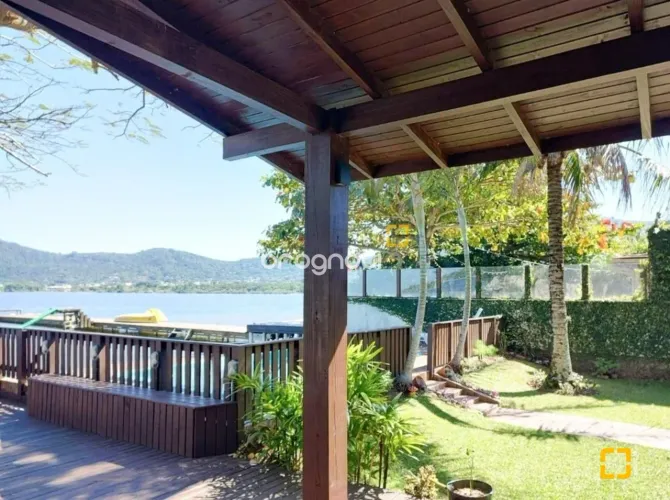Propriedade à venda às margens da Lagoa da Conceição