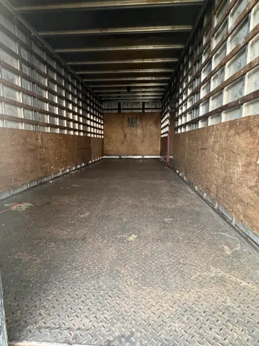 Baú de 8 m e 20 de comprimento 