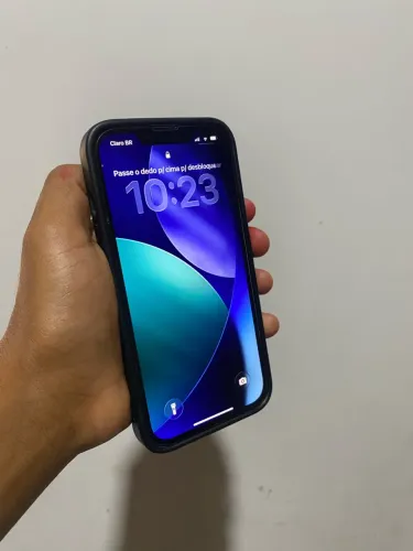 iPhone 13 128GB acompanha carregador