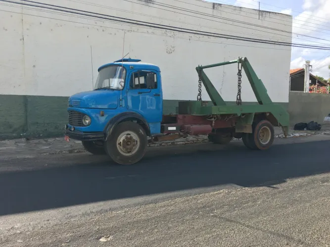 Caminhão papa entulho e coletores à venda