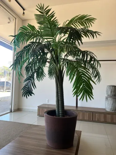 Palmeira Artificial Realista com Vaso Decorativo Grande (Alto Padrão)