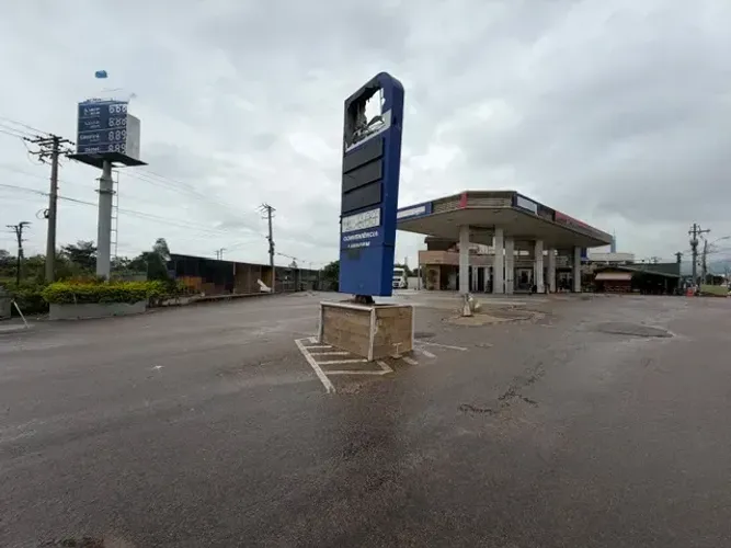 Posto de gasolina à venda, 750m² úteis em área de 2500m², no Medeiros, Jundiaí.