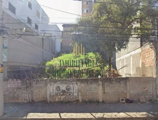Lote com 420m² á venda no bairro Manacás.