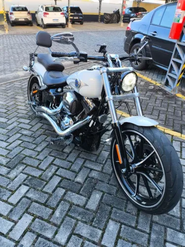 Harley Davidson Breakout + 10 mil acessórios