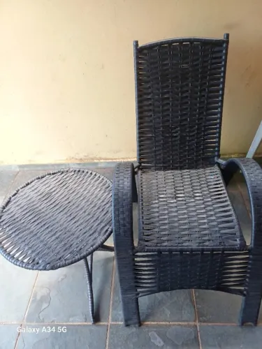 Vende-se Mesinha +cadeira 