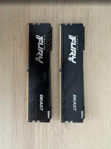 2 pentes de Memoria RAM Kingston Fury Beast 8GB DDR4 3200mhz KF432C16BB/8 Cor Preto