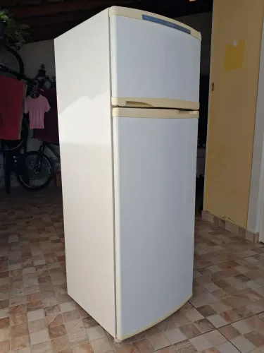 Geladeira Consul biplex 370 litros em perfeito estado