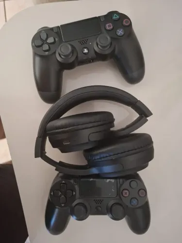 Vendo KIT PS4 - 2 CONTROLES + HEADPHONE BLUETOOTH FAM A067