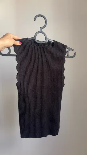 Blusa preta canelada