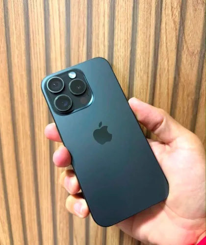 ? IPHONE 15 PRO BLACK PIANO