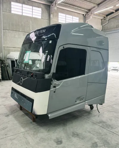Cabine caminhão VOLVO FH 460 ano 2025