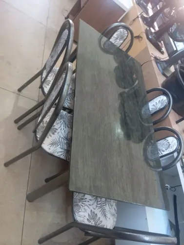 Mesa seis cadeiras nova em oferta 