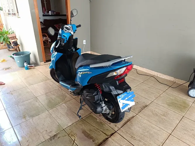 Honda Elite, câmbio automático, econômica e versátil, perfeita para o uso urbano.