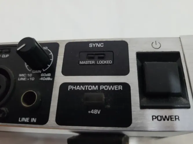 Ultragain Pro-8 Digital - Pré Amplificador Profissional 8 Canais
