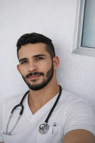 ACOMPANHANTE HOSPITALAR E CUIDADOR DE IDOSOS