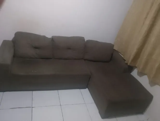 Sofá de canto da cor marron